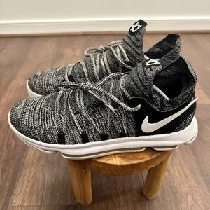 Nike Zoom Men’s Kevin Durant Basketball Sneakers, Size 11